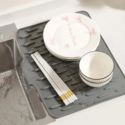 🔥Last Day Promotion 49% OFF - 🏠No-Spill Silicone Worktop Saver – Heat-Resistant & Non-Slip Mat for Drip-Free Drying
